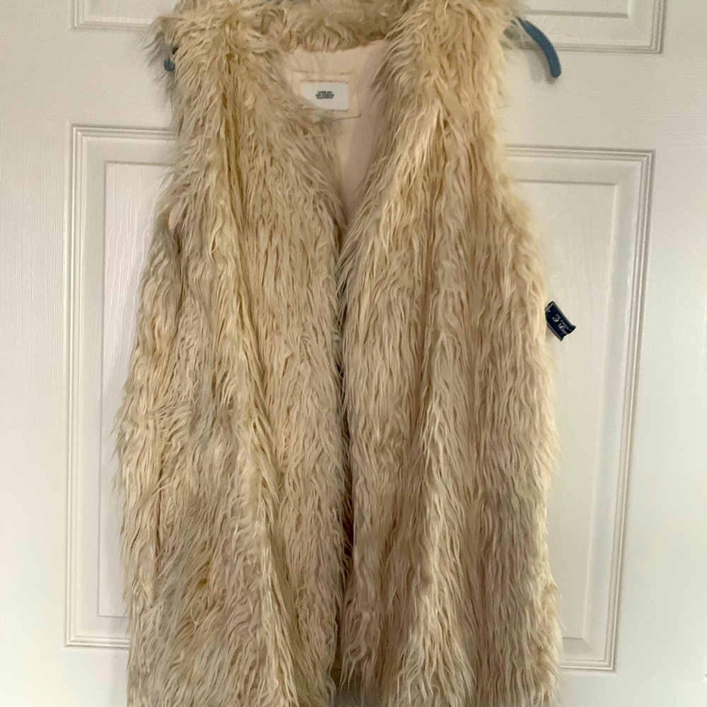 Ivory Color Fluffy Vest